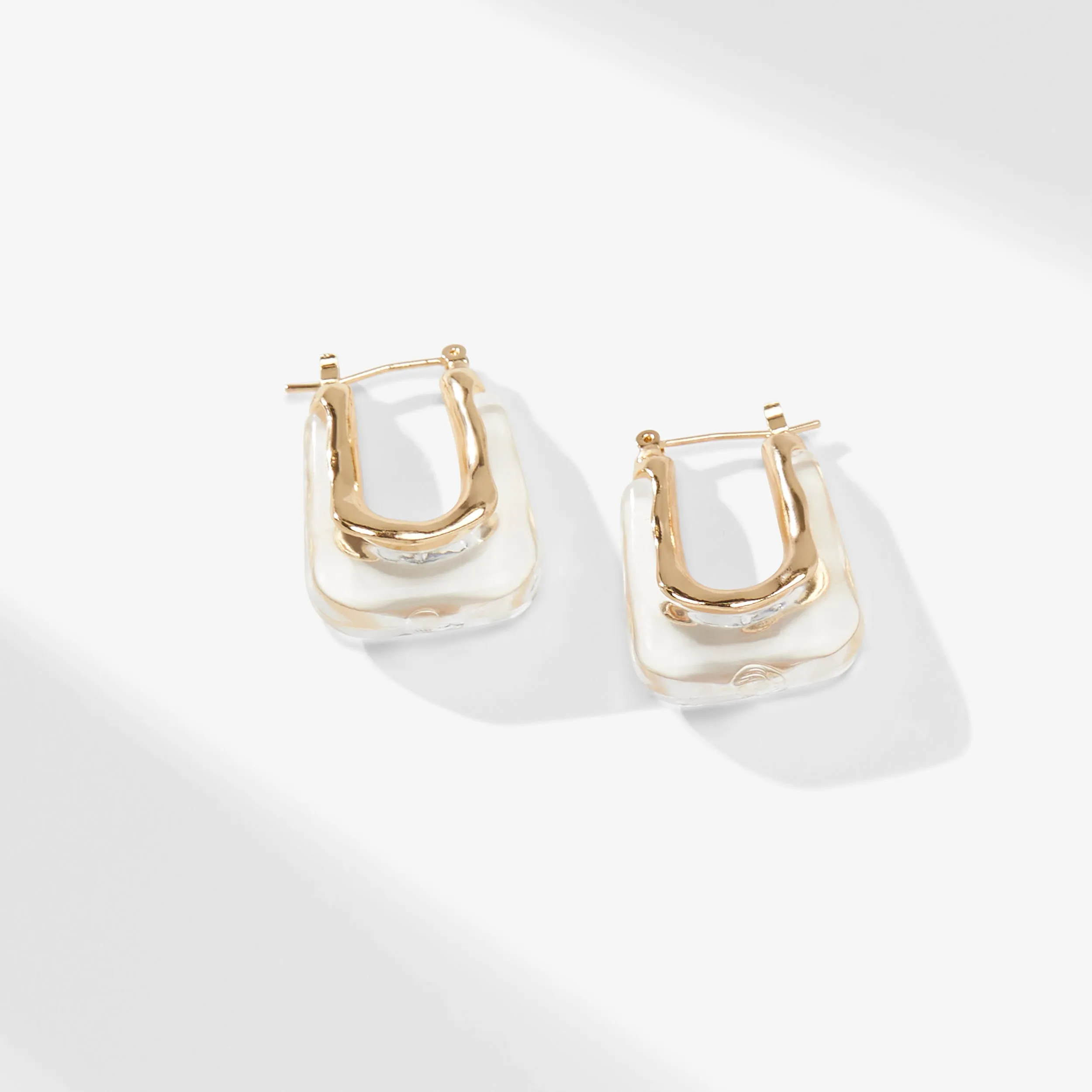 Beatriz Earrings :: Gold