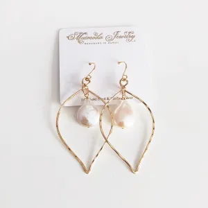 Earrings DOREE - drop shaped flat pearl