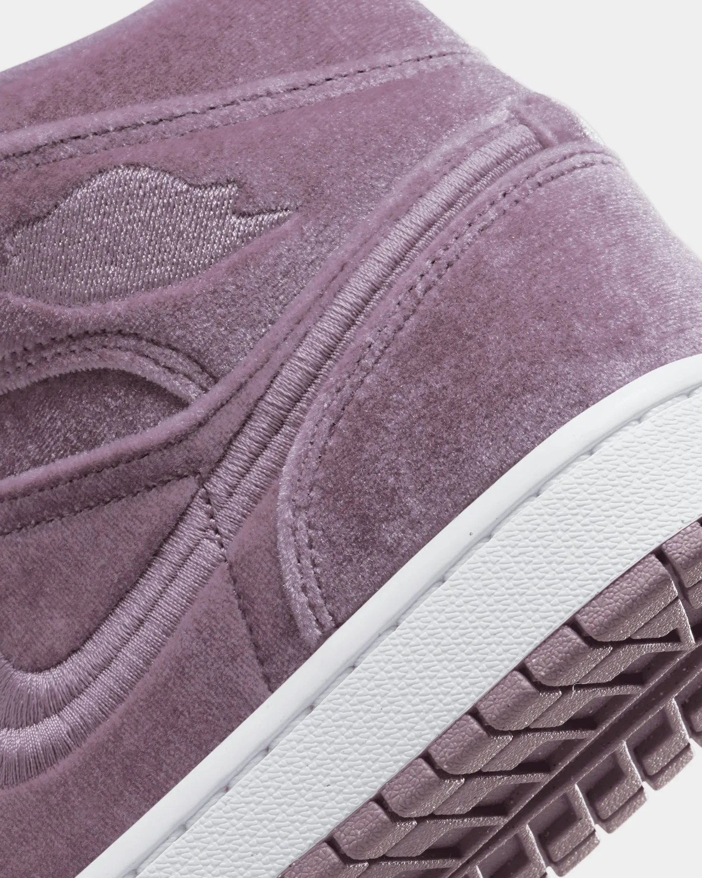 Jordan Women's Air Jordan 1 Mid SE "Purple Velvet" Purple Smoke/Purple Velvet