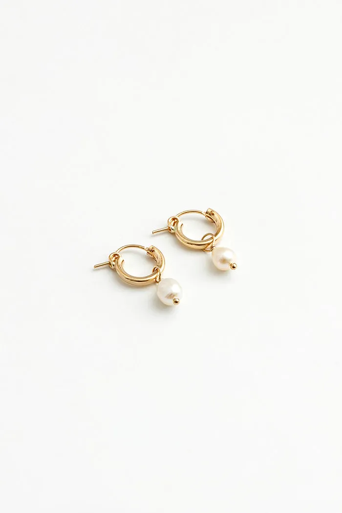 SMALL PEARL HOOP EARRINGS GOLD