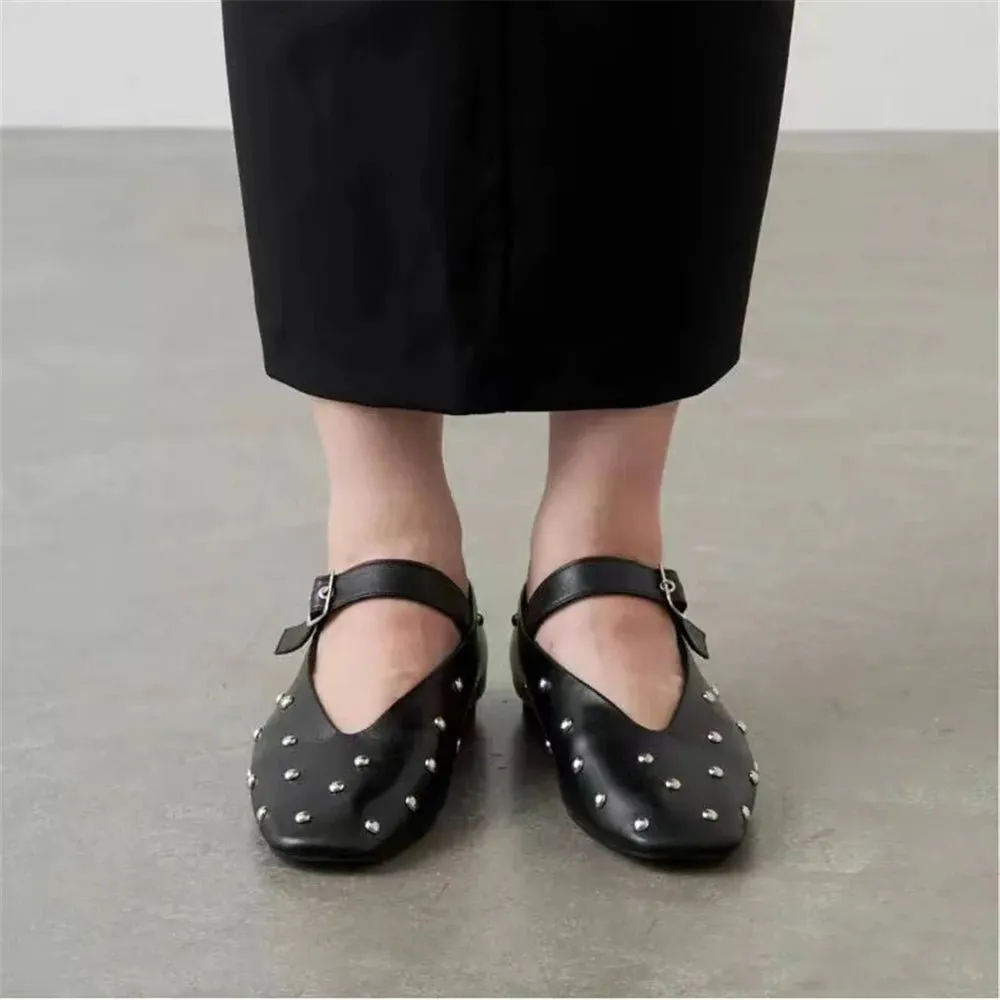 Stylish and Comfortable: 2024 Women's Genuine Leather Mary Jane Flats with Rivet Accents and Buckle Detailing